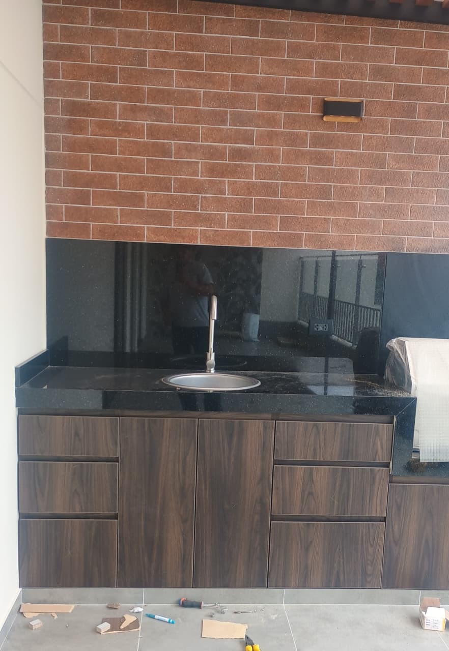 Parrilla exterior en cuarzo negro - ArmoKit